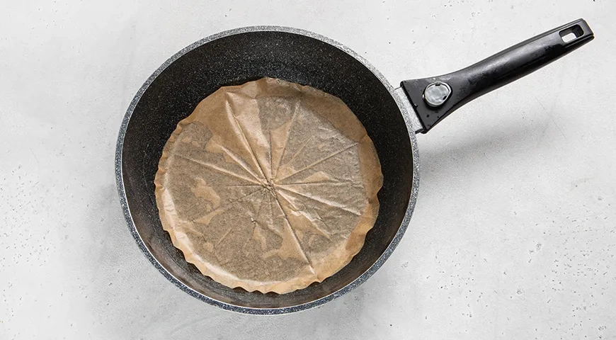 Яблочный пирог на сковороде: шаг 6