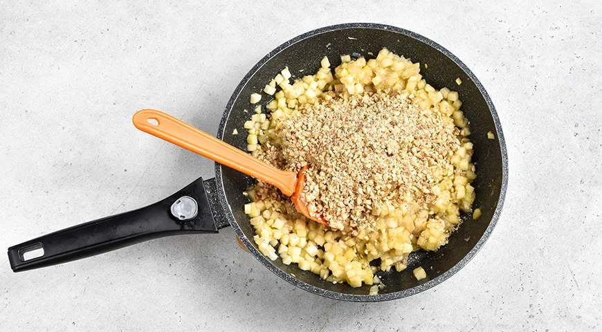 Яблочный пирог по-немецки с орехами: шаг 6