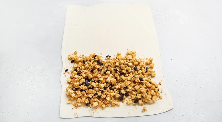 Яблочный штрудель из слоеного теста: шаг 6