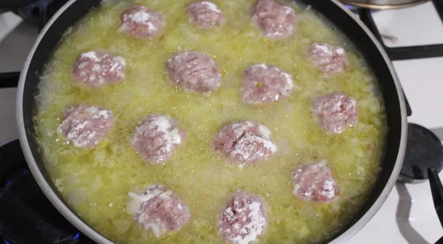 Тефтели с оливками с соусом авголемоно (Юварлакия): шаг 6