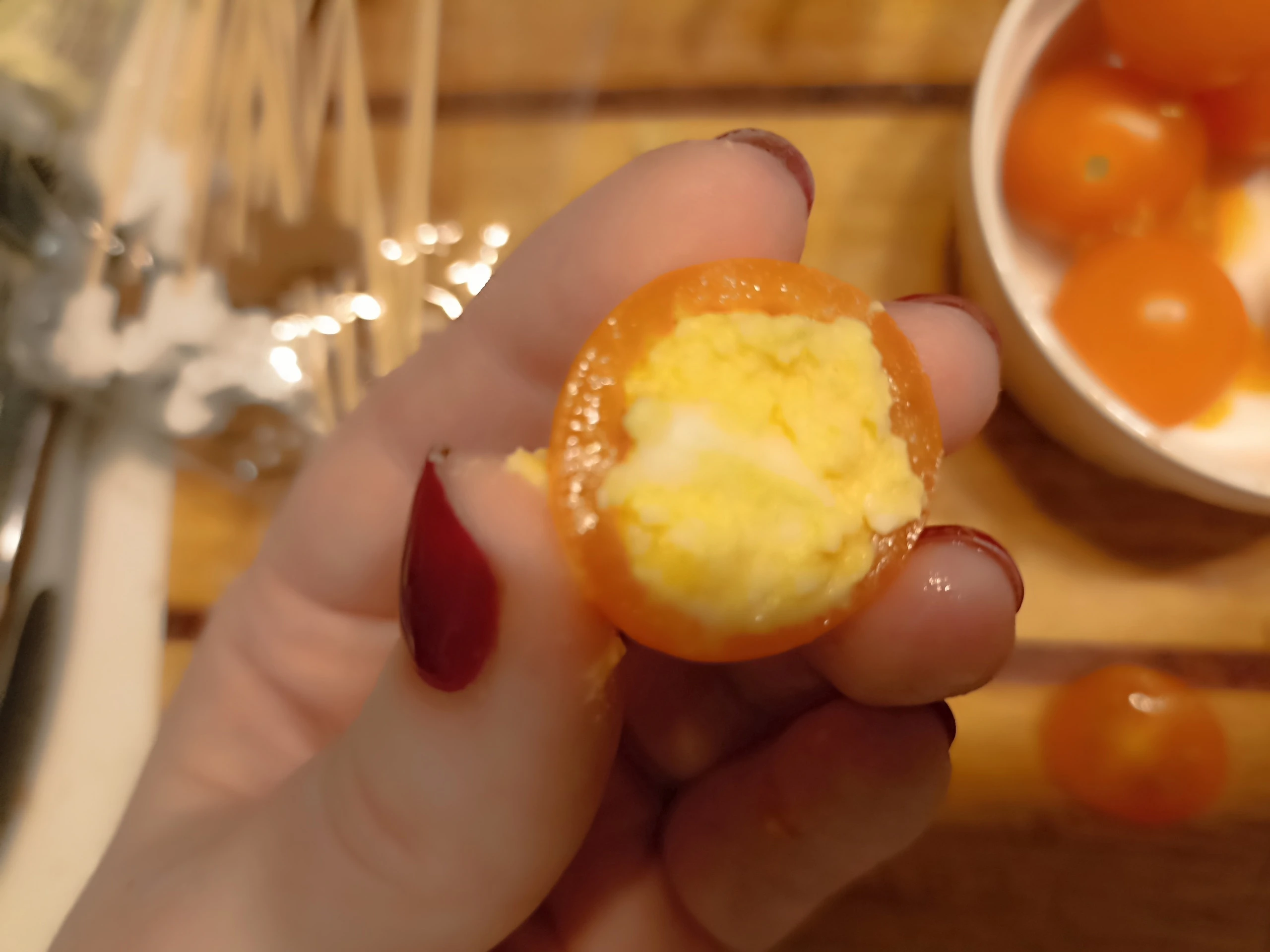 Шаг 6: Закусочные грибочки мухоморы из черри и перепелиных яиц