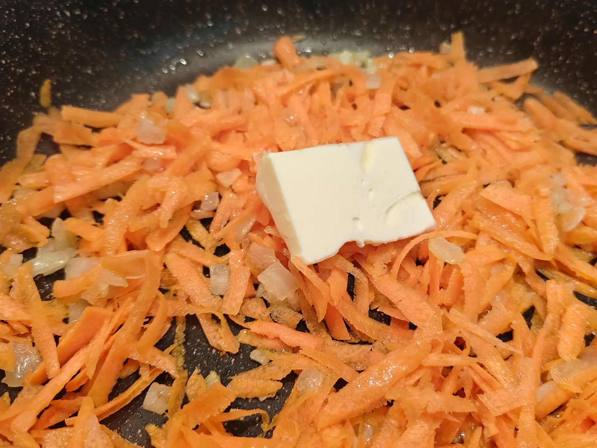 Шаг 6: Закусочные шампиньоны на сковороде