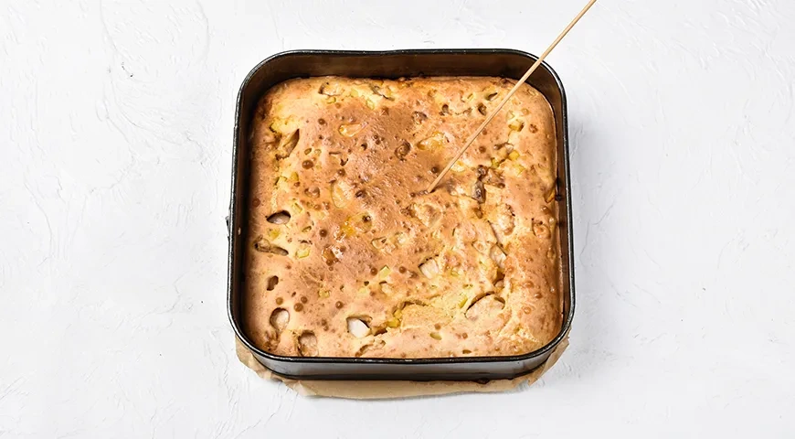 Заливной пирог на кефире с курицей и картошкой: шаг 6