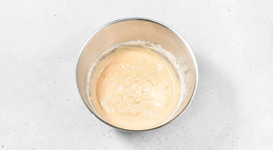 Заливной пирог на кефире с яблоками: шаг 6