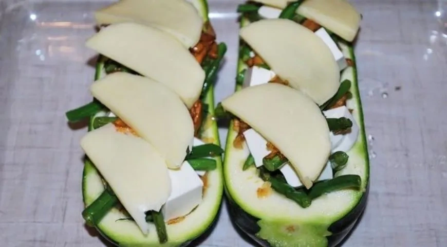 Запеченные цукини с лисичками и фетой: шаг 6