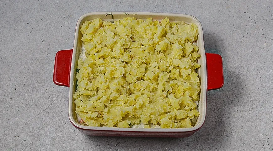 Запеканка с рыбой и картошкой в духовке: шаг 6