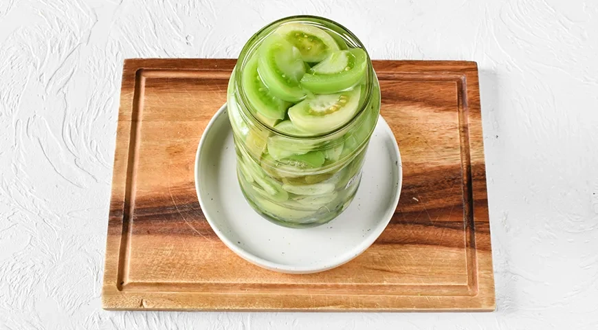 Зеленые помидоры дольками на зиму: шаг 6