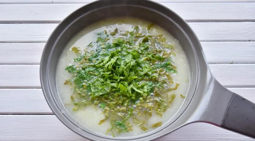 Зеленые щи с щавелем и яйцом: шаг 6