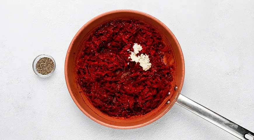 Жареная икра из свеклы на сковороде: шаг 6