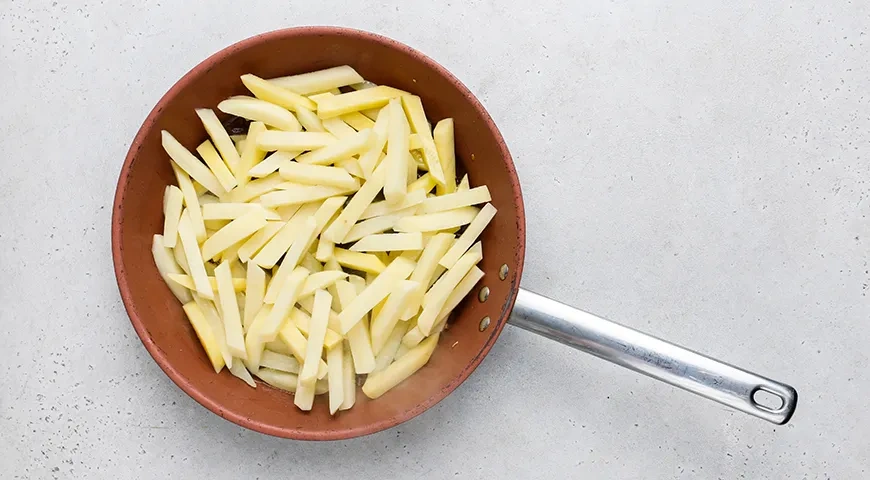 Жареная картошка на сливочном масле, с паприкой: шаг 6