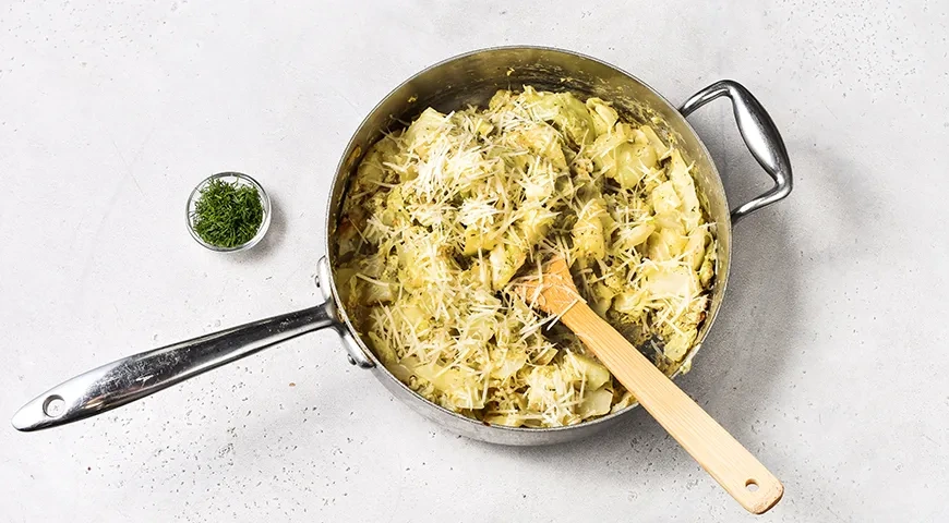 Жареная молодая капуста в яичной заливке: шаг 6