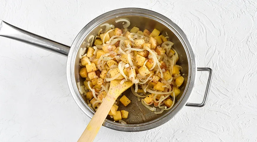 Жареная репа с луком: шаг 6