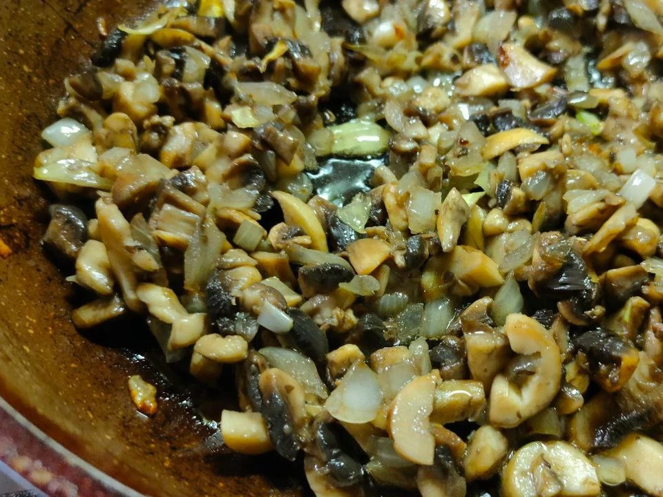 Шаг 6: Жюльен с курицей на сковороде