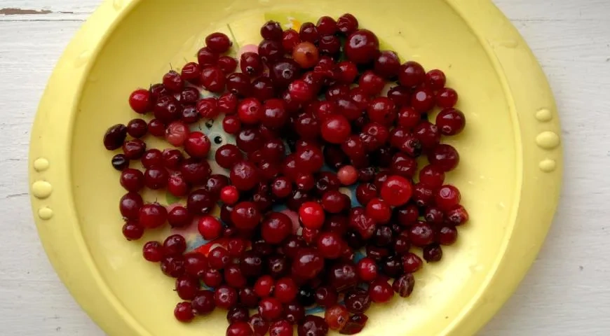 Блинчатый пирог с творогом и клюквой в духовке: шаг 7