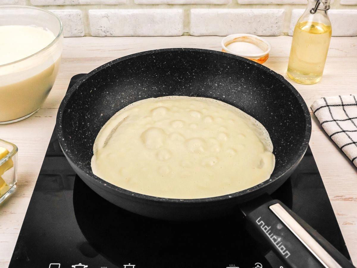 Шаг 7: Блинчики с вишней и сметаной