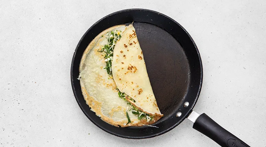 Блинчики с яйцом и сыром: шаг 7