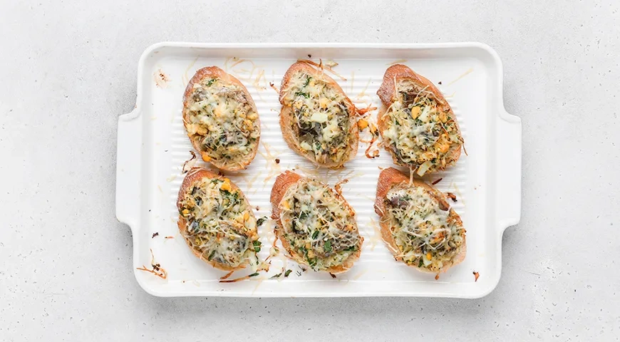 Бутерброды с сайрой и яйцом: шаг 7