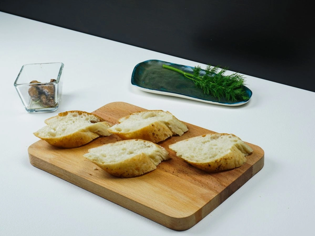 Шаг 7: Бутерброды со шпротами и сыром