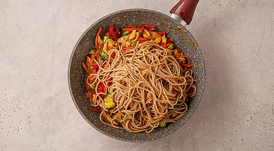 Чоу мейн с курицей: шаг 7