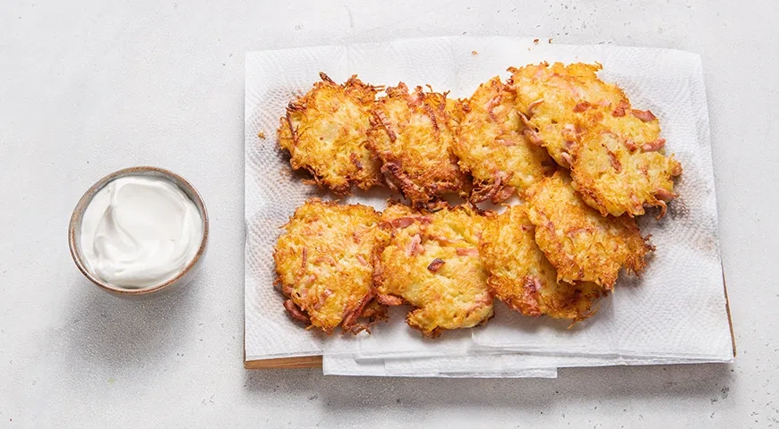 Домашние драники с колбасой и сыром: шаг 7