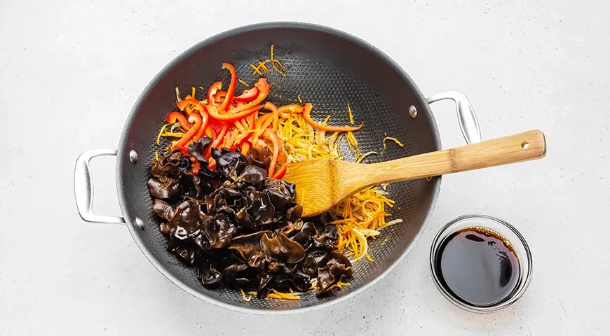 Древесные грибы по-корейски: шаг 7