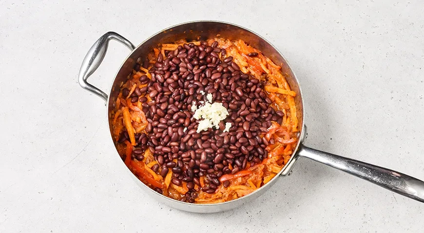 Фасоль с овощами в томатном соусе: шаг 7