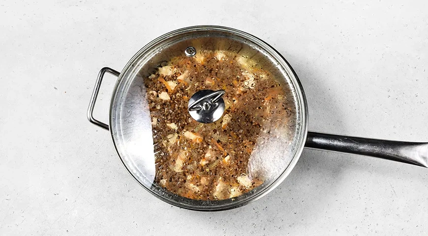 Гречка с курицей на сковороде: шаг 7