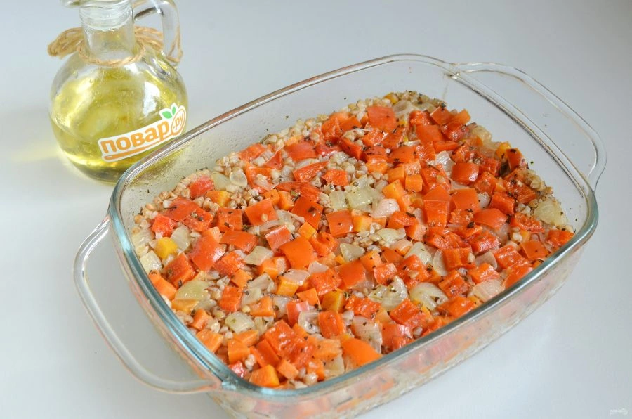 Шаг 7: Гречка с овощами в духовке