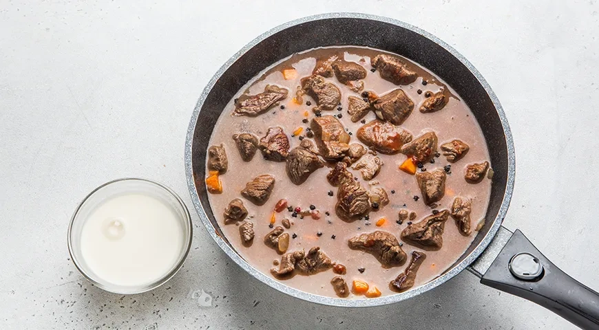 Гуляш из говядины как в советской столовой: шаг 7