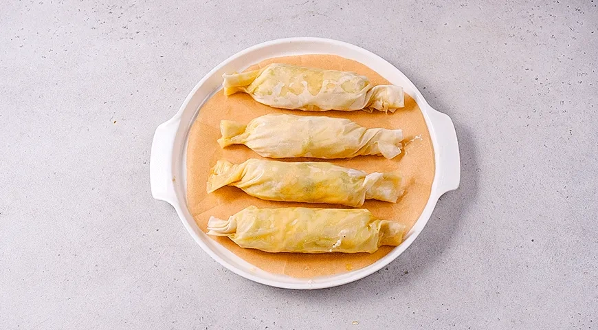 Хрустящие пирожки-конфеты из теста фило с курицей и брокколи: шаг 7