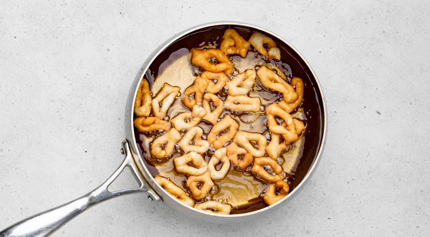 Хрустящий хворост на водке: шаг 7