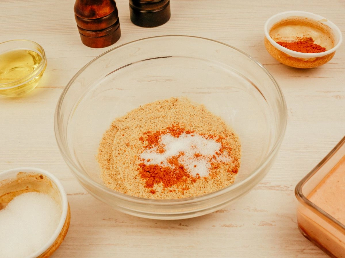 Шаг 7: Канапе с курицей и черносливом, обжаренные в панировочных сухарях