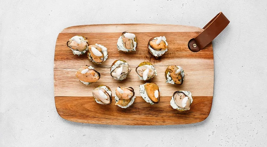 Канапе с мидиями на шпажках: шаг 7