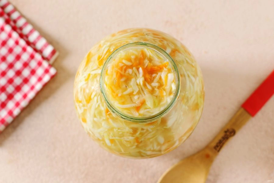 Шаг 7: Капуста бомба в горячем рассоле