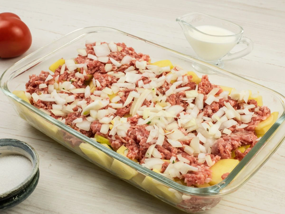 Шаг 7: Картофельная запеканка с говяжьим фаршем и помидорами