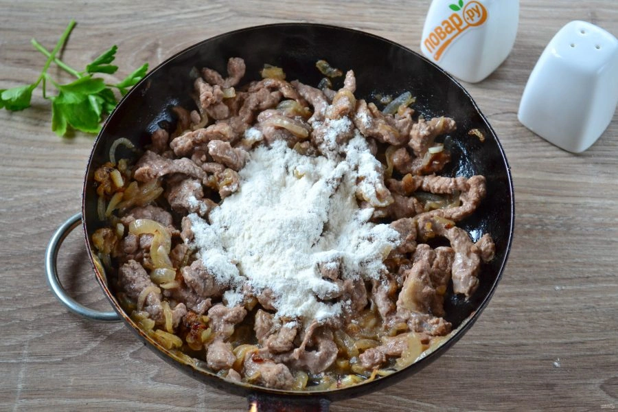 Шаг 7: Классический бефстроганов из говядины