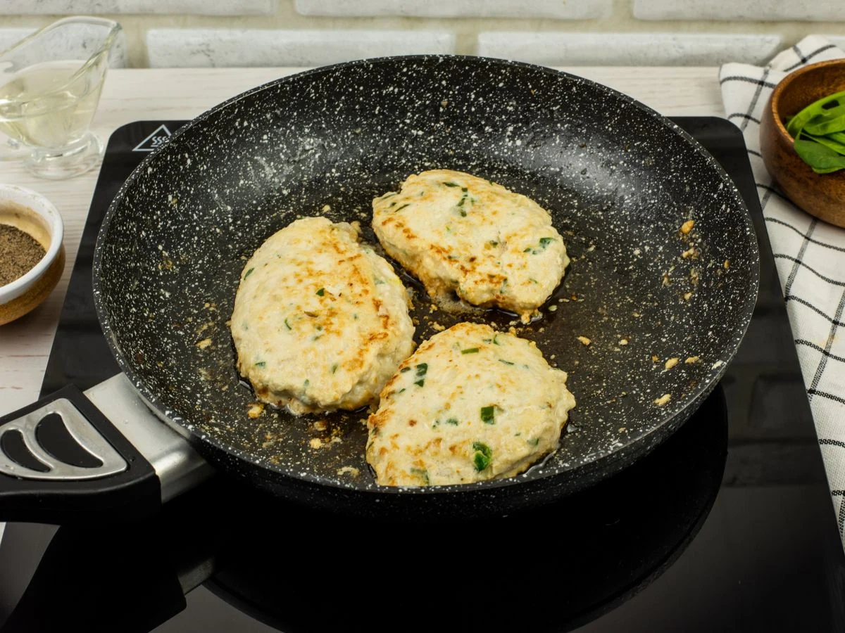 Шаг 7: Котлетки из индейки со шпинатом