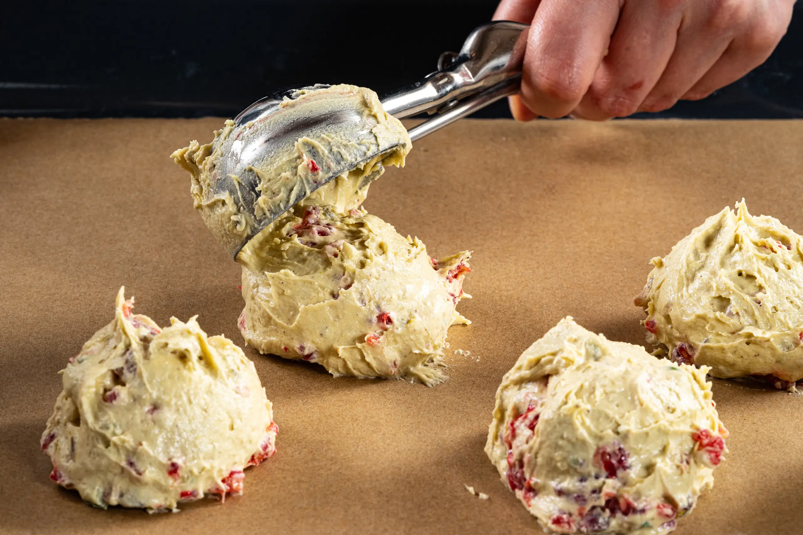 Шаг 7: Крамбл куки с фисташкой и малиной