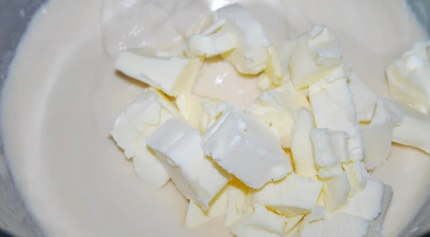 Кулич с шоколадом и миндалем: шаг 7