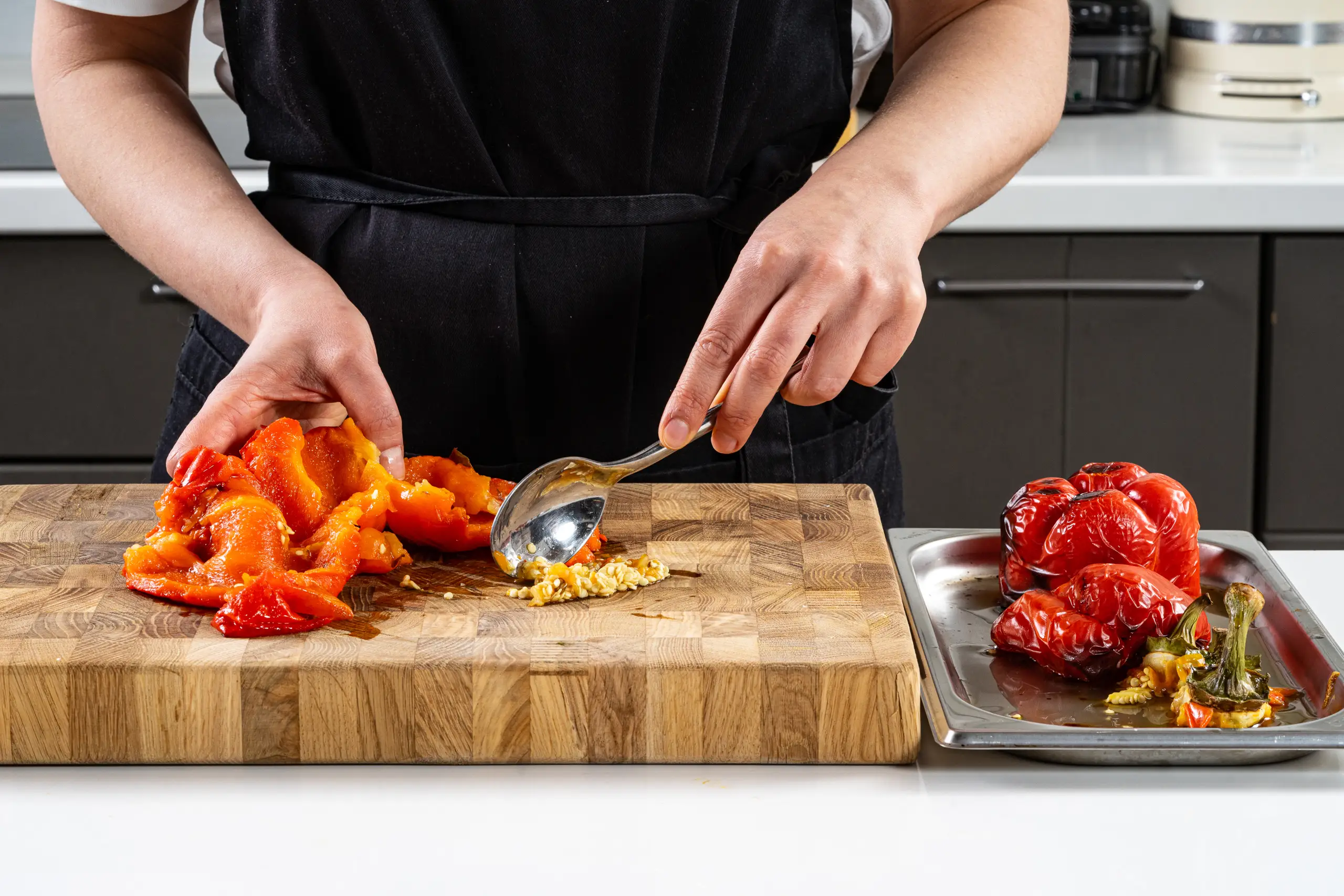 Шаг 7: Куриные котлеты в духовке с перечным соусом