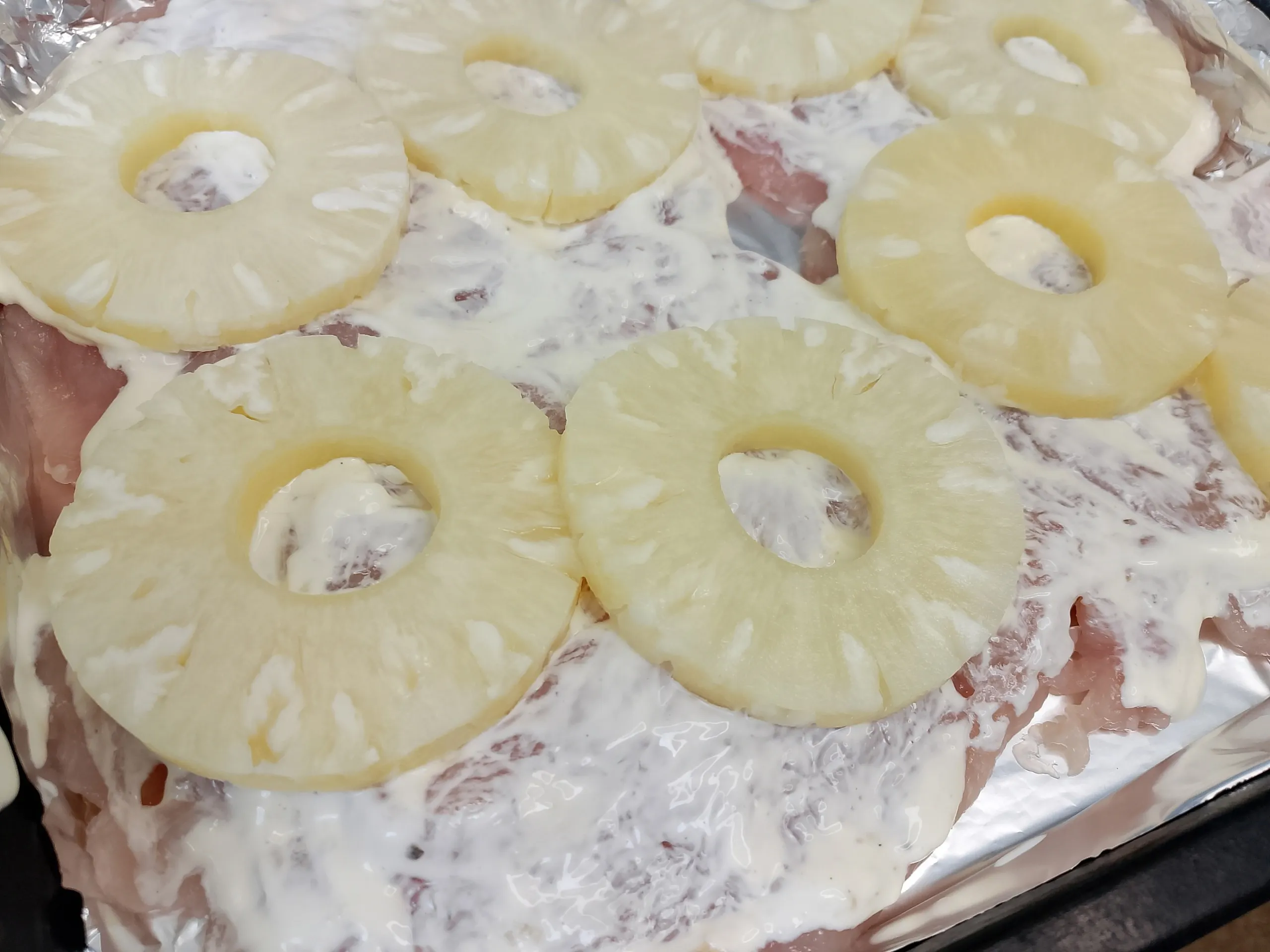 Шаг 7: Курица с ананасами в духовке