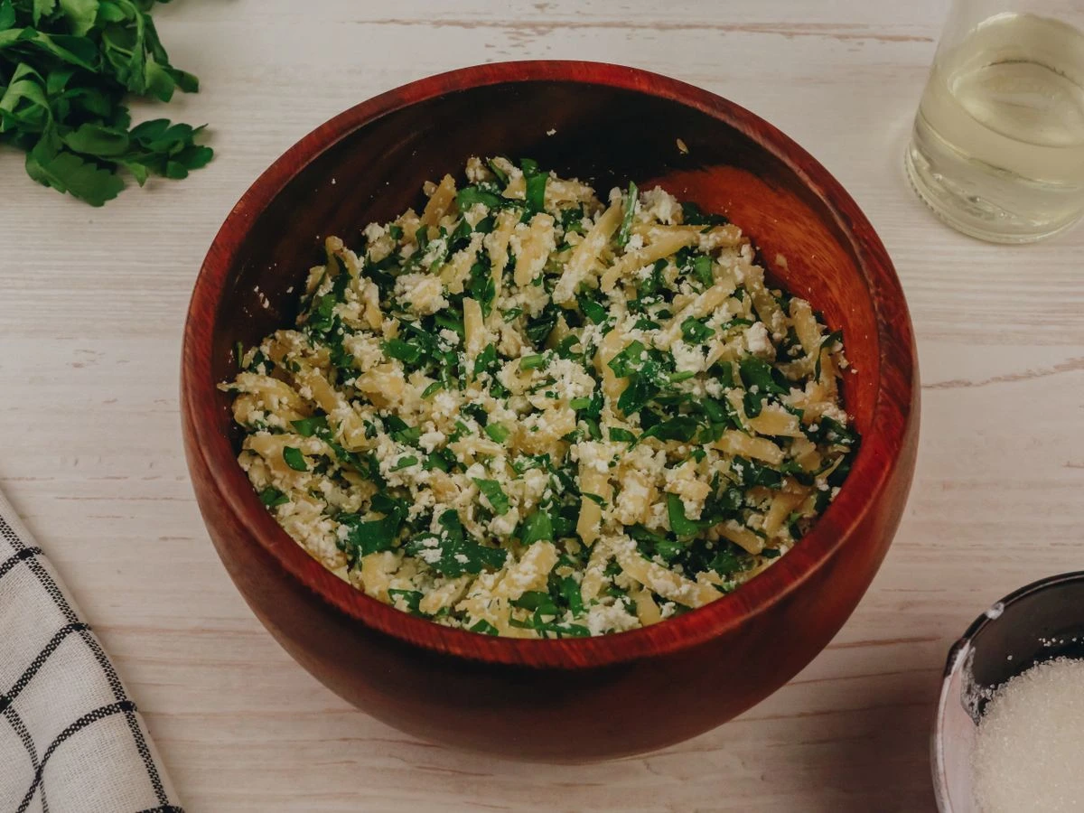 Шаг 7: Лепёшка с сыром, зеленью и творогом