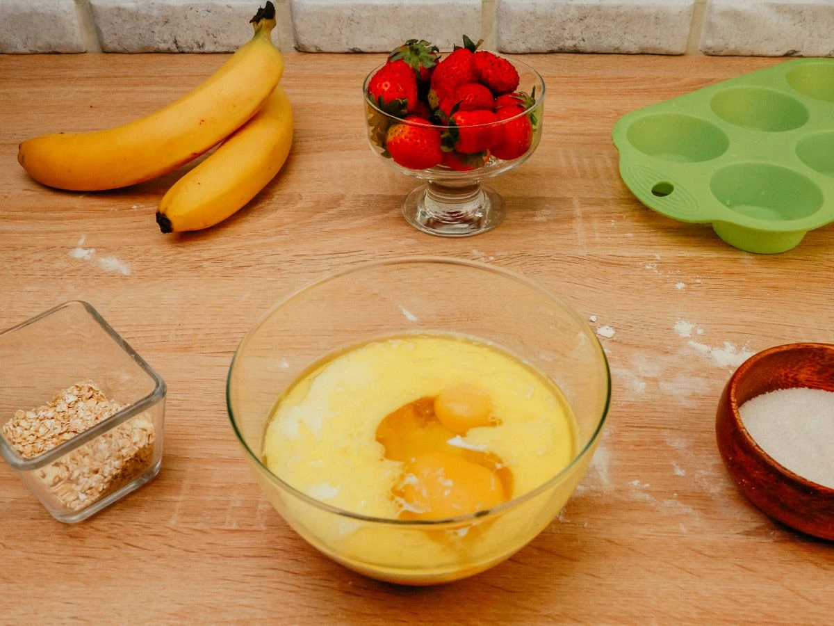 Шаг 7: Маффины с клубникой и бананами