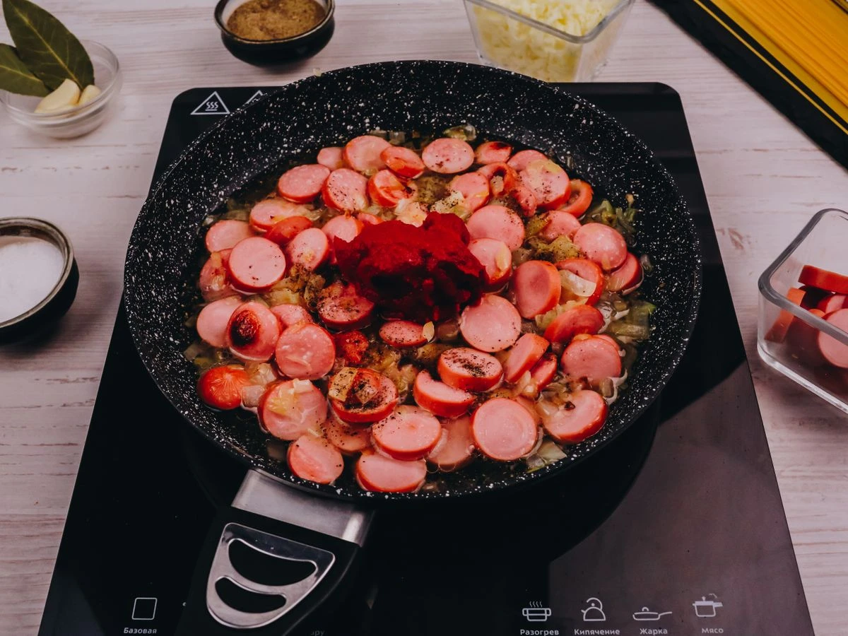 Шаг 7: Макароны с сосисками в томатном соусе