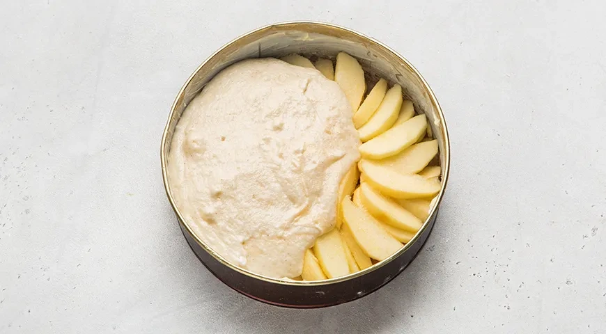 Манник на кефире с яблоками по-домашнему: шаг 7