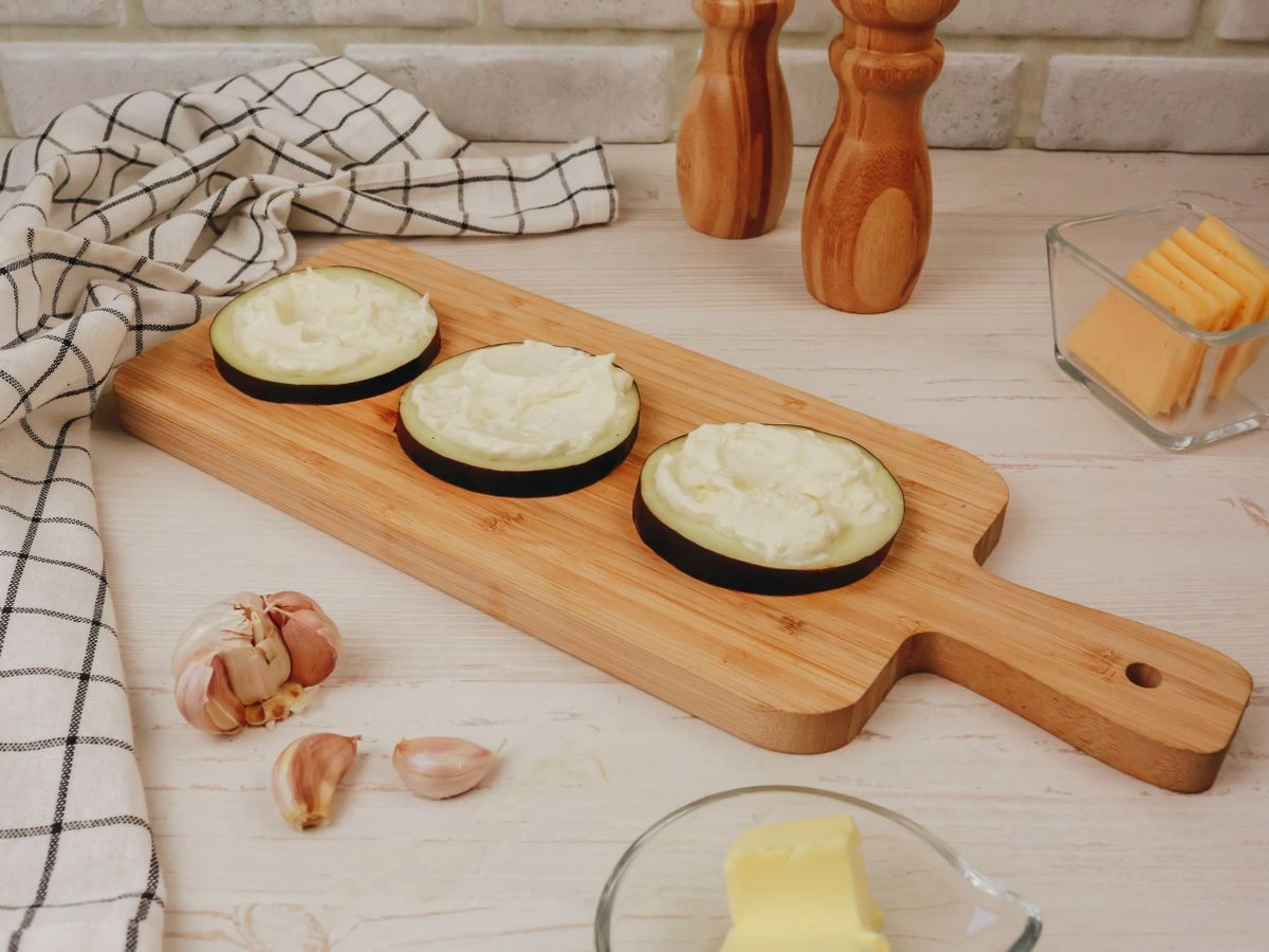 Шаг 7: Медальоны из баклажана