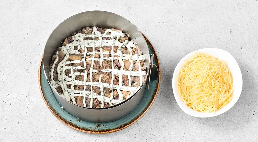 Мимоза с иваси: шаг 7