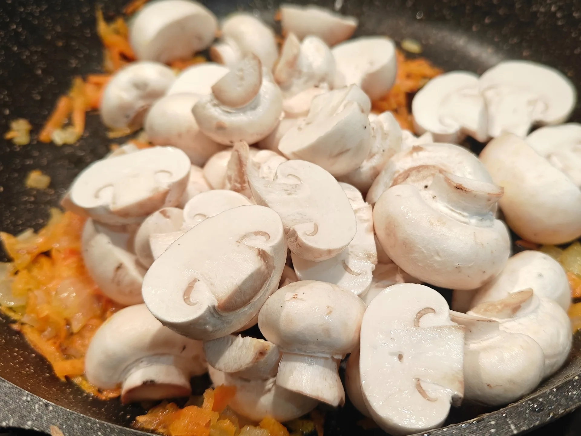 Шаг 7: Начинка для блинов из курицы и грибов