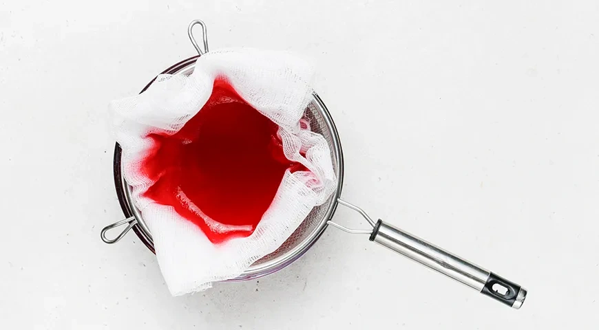 Настойка из клюквы с медом и мятой по-домашнему: шаг 7