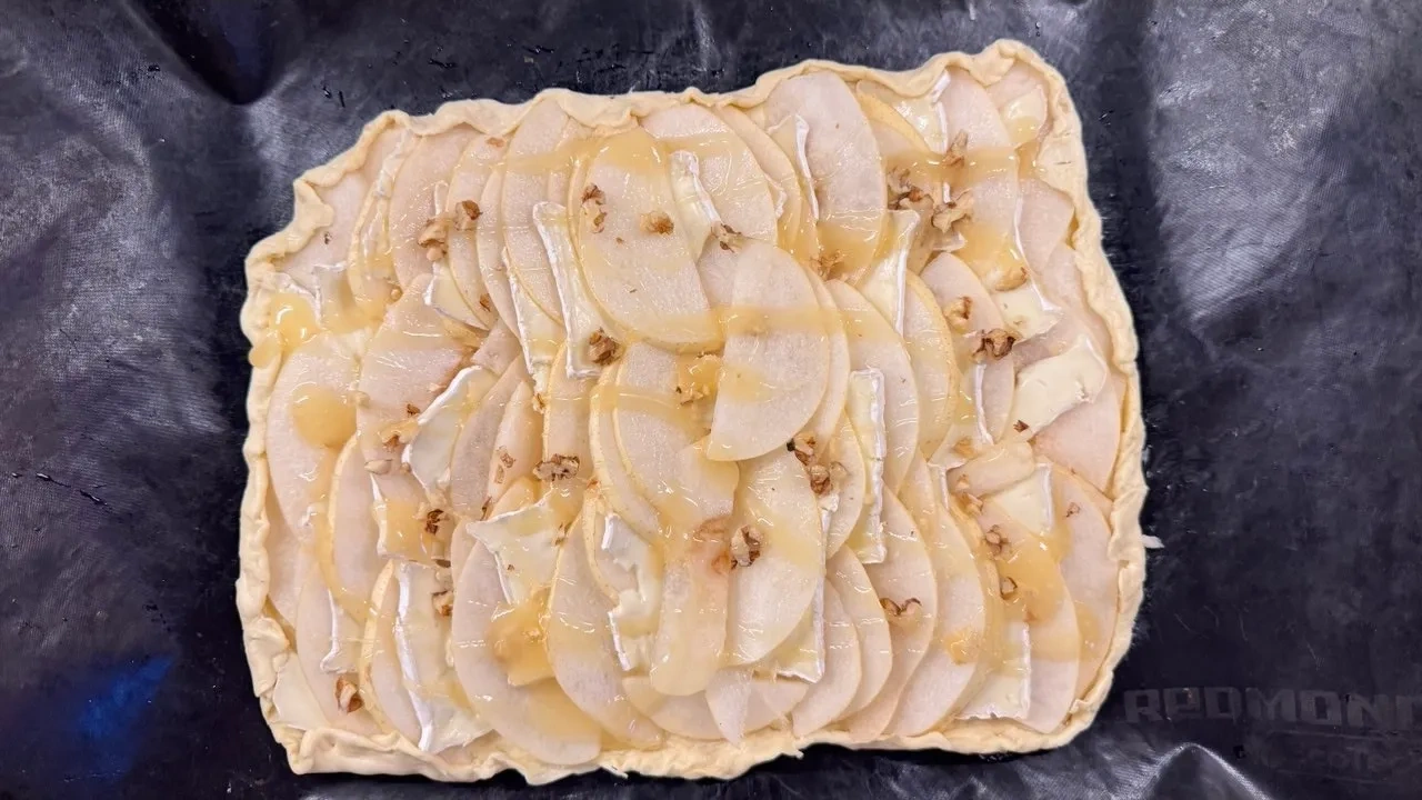 Пирог с грушей, сыром и грецким орехом: шаг 7